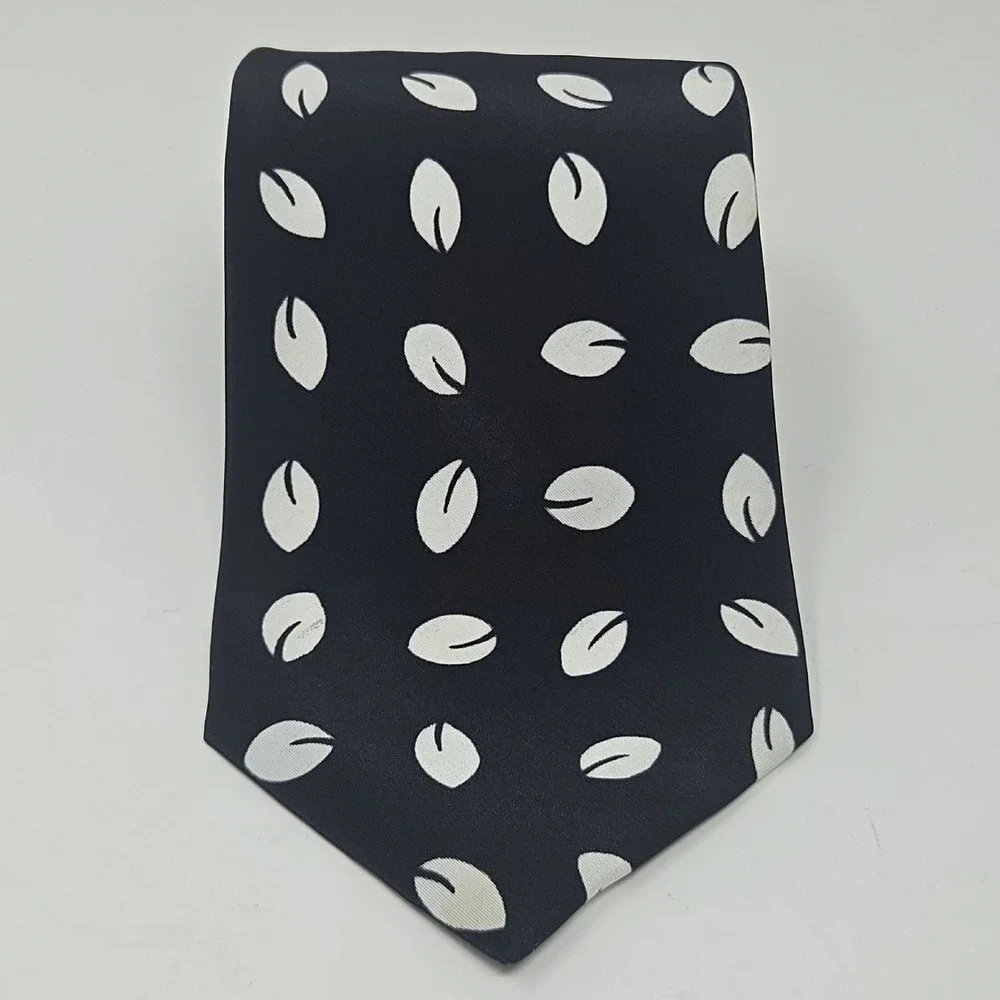 VTG Superbly Tailored Woven in Italy Black & White Leaf Pattern Silk Tie